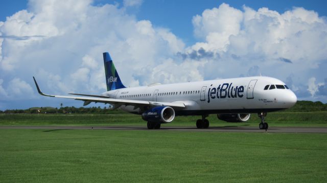 Airbus A321 (N993JE)