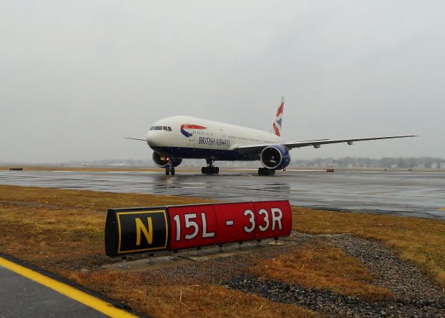 Boeing 777-200 (G-RAES)