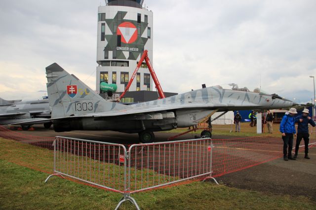 MIKOYAN MiG-33 (1303)