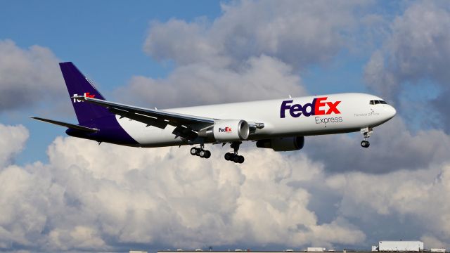 BOEING 767-300 (N173FE) - BOE623 on final to Rwy 16R during a C3 flight on 3.8.19. (B767-3S2F(ER) / ln 1175 / cn 63104).