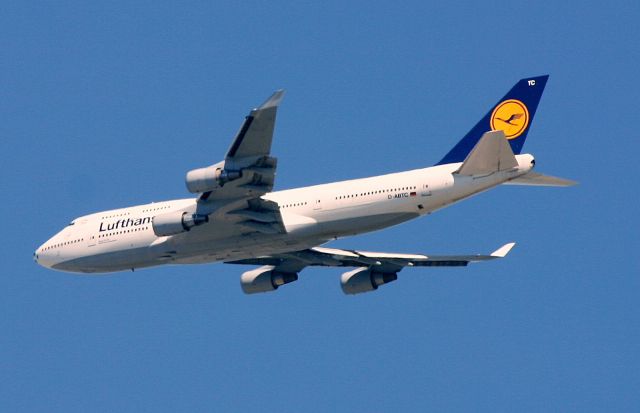 Boeing 747-400 (D-ABTC) - KSFO - "TC" on the go-around at SFO runway heading 28L/R - this jet made a long sweeping left turn off the 28s and got back in line down by Palo Alto, CA This jet carried the Soccer nose. Dec 3rd 2006,