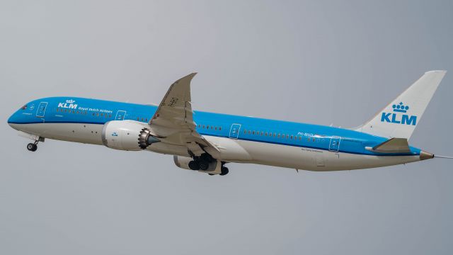 Boeing 787-9 Dreamliner (PH-BHO) - Flight from Amsterdam to Houston departing 31R after being diverted for weather.br /4/7/19