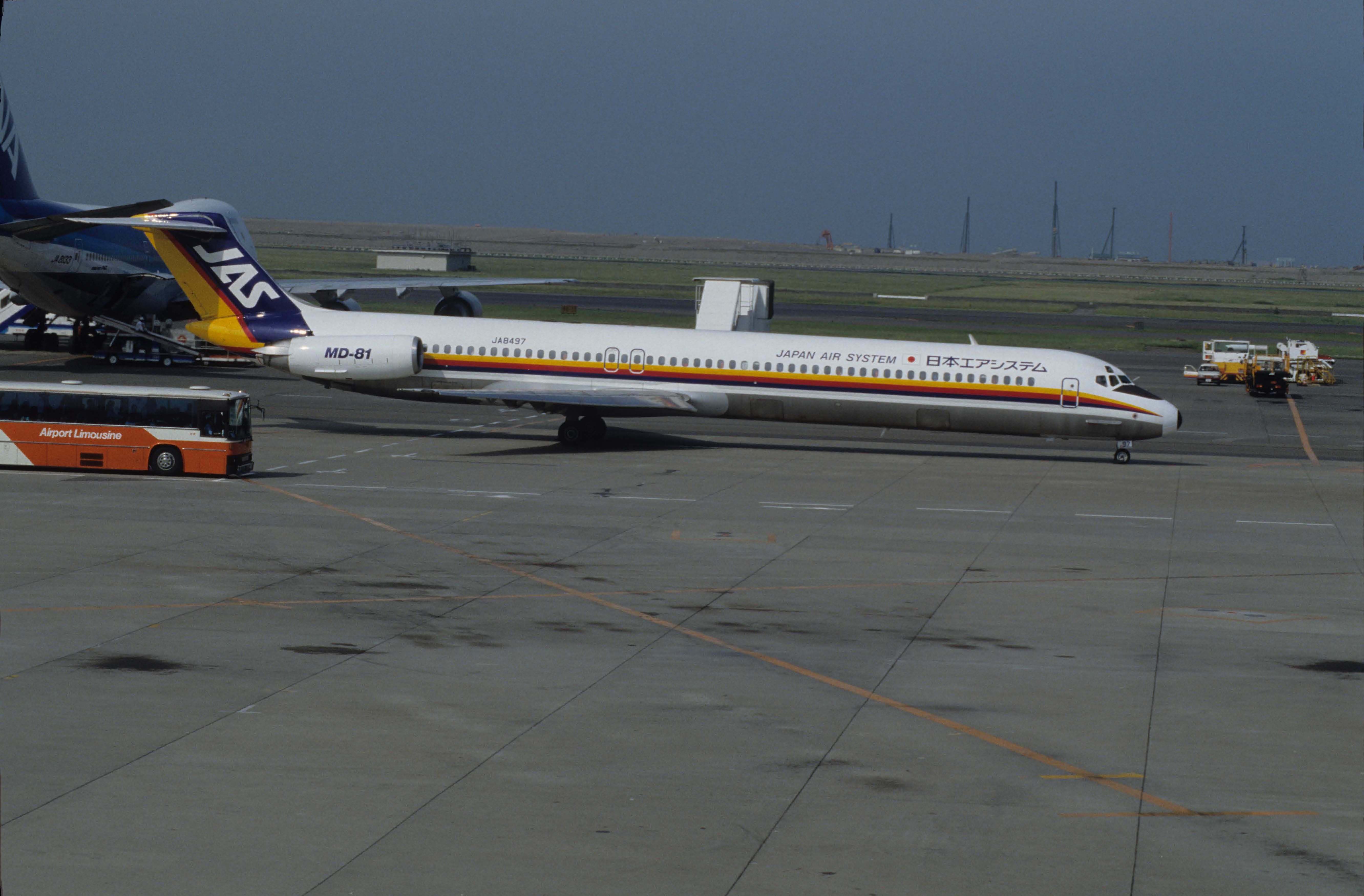 McDonnell Douglas MD-81 (JA8497) - Taxing at Tokyo-Haneda Intl Airport on 1991/05/26