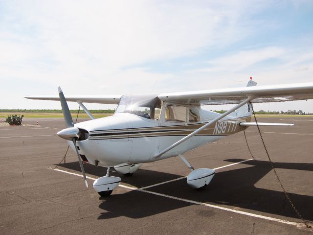 Cessna Skyhawk (N9877T) - Brief stop at KMAE on our way to KPOC.