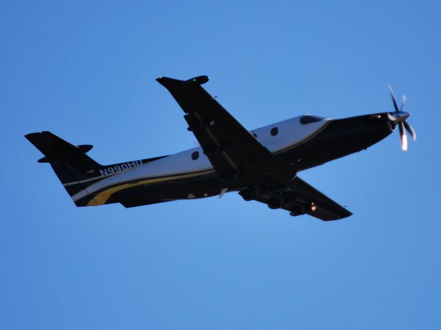 Pilatus PC-12 (N990HU) - MORGAN CORP departing runway 20 at KJQF - 1/23/13