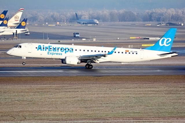 Embraer ERJ-190 (EC-LEK)