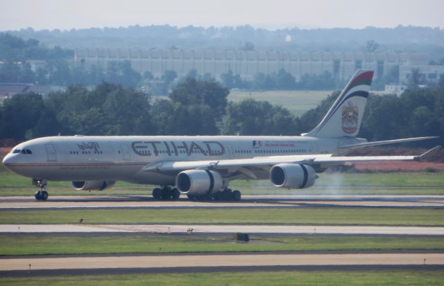 Airbus A340-600 (A6-EHA) - Etihad Airways A340-600 7/20/13