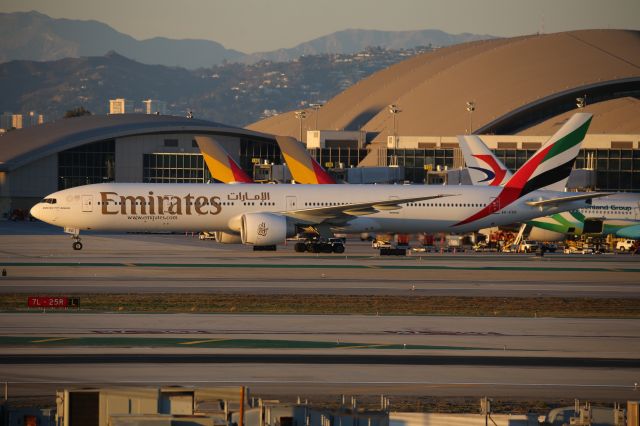 BOEING 777-300ER (A6-EGD)