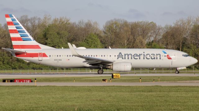 Boeing 737-800 (N963NN) - “American (AA/AAL) 2582”br /br /An American Airlines 2014 Boeing 737-823(WL), SN 31208, turning onto 5L for departure out of KIND. 5/3/23