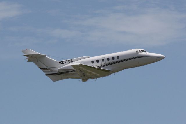 Hawker 800 (N237DX) - British Aerospace 125 (N237DX) departs Sarasota-Bradenton International Airport