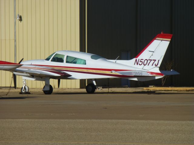 Cessna 310 (N5077J)