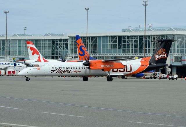 de Havilland Dash 8-400 (N440QX)