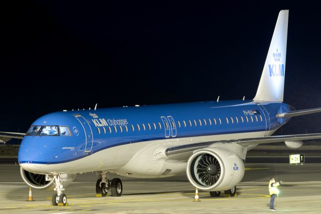 PH-NXA — - Tenerife Surbr /24 Feb. 2021br /From Recife to Tenerife South, on a delivery flight the first Embraer 190 400STD (195-E2) arrived tonight, for the Dutch KLM Cityhopper, at a technical stop, spending the night at this airport, departing for Amsterdam the next day.----------------------------------------br /br /Procedente de Recife a Tenerife Sur, en vuelo de entrega llegó ésta noche el primer Embraer 190 400STD (195-E2),  para la holandesa KLM Cityhopper,  en parada técnica, pernoctando en este aeropuerto, partiendo hacia Amsterdam al día siguiente.