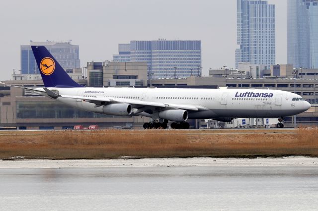 Airbus A340-300 (D-AIFC) - 'Lufthansa 5 Echo Juliet' from Frankfurt