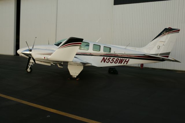 Beechcraft Baron (58) (N558WH)