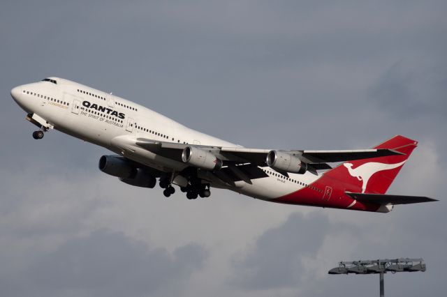 Boeing 747-400 (VH-OJE) - 11 OCT 2010