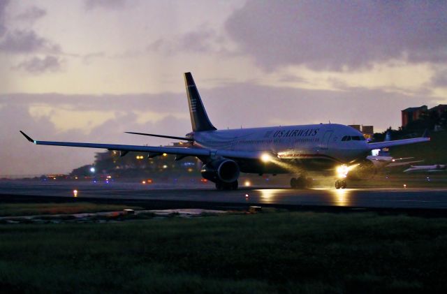 Airbus A330-200 (N281AY)