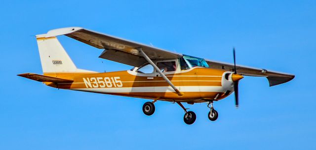 Cessna Skyhawk (N35815) - N35815 1968 CESSNA 172I Skyhawk s/n 17256979 - North Las Vegas Airport  KVGTbr /Photo: TDelCorobr /December 15, 2023