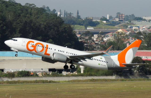Boeing 737-800 (PS-GPG)