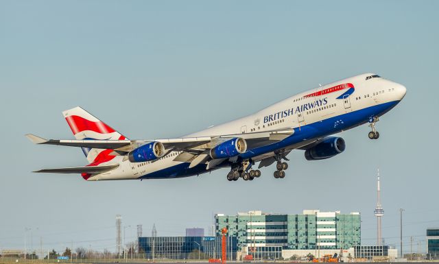 Boeing 747-400 (G-CIVF) - Just airborne from runway 24R, shell bank left and head East out over the city of Toronto and back to Heathrow