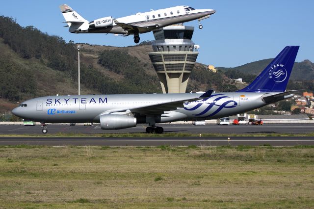 Airbus A330-200 (EC-LQP)