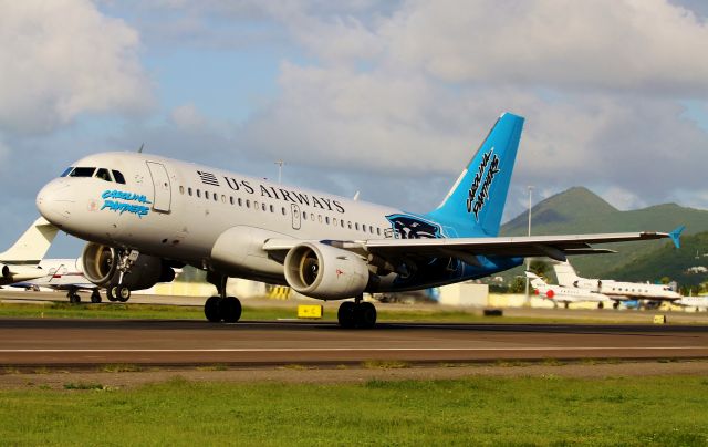 Airbus A319 (N717UW)