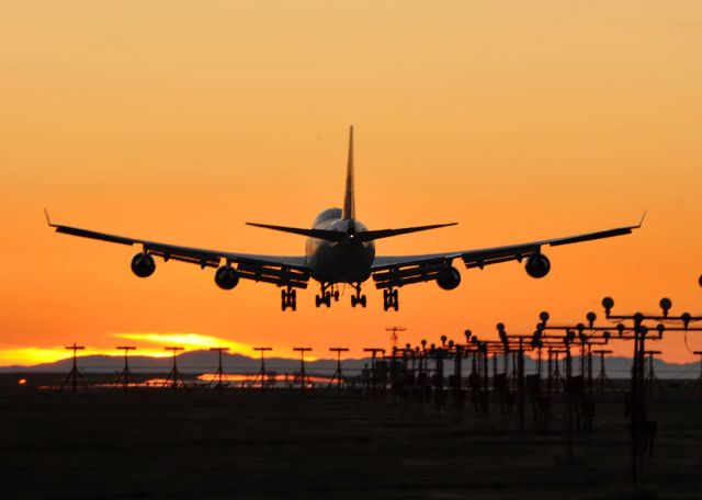 Boeing 747-400 (B-18202)