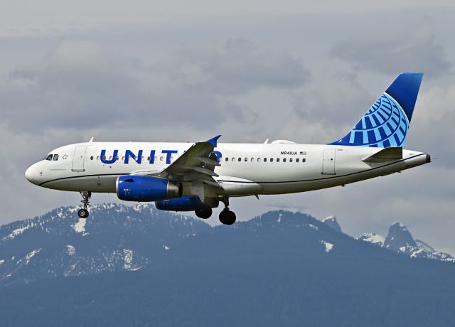 Airbus A320 (N841UA)