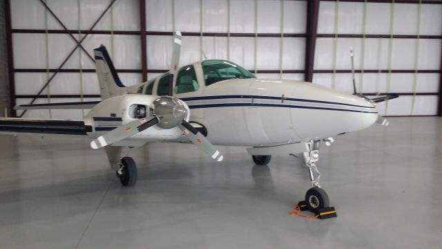 Beechcraft Twin Bonanza (N4449W)