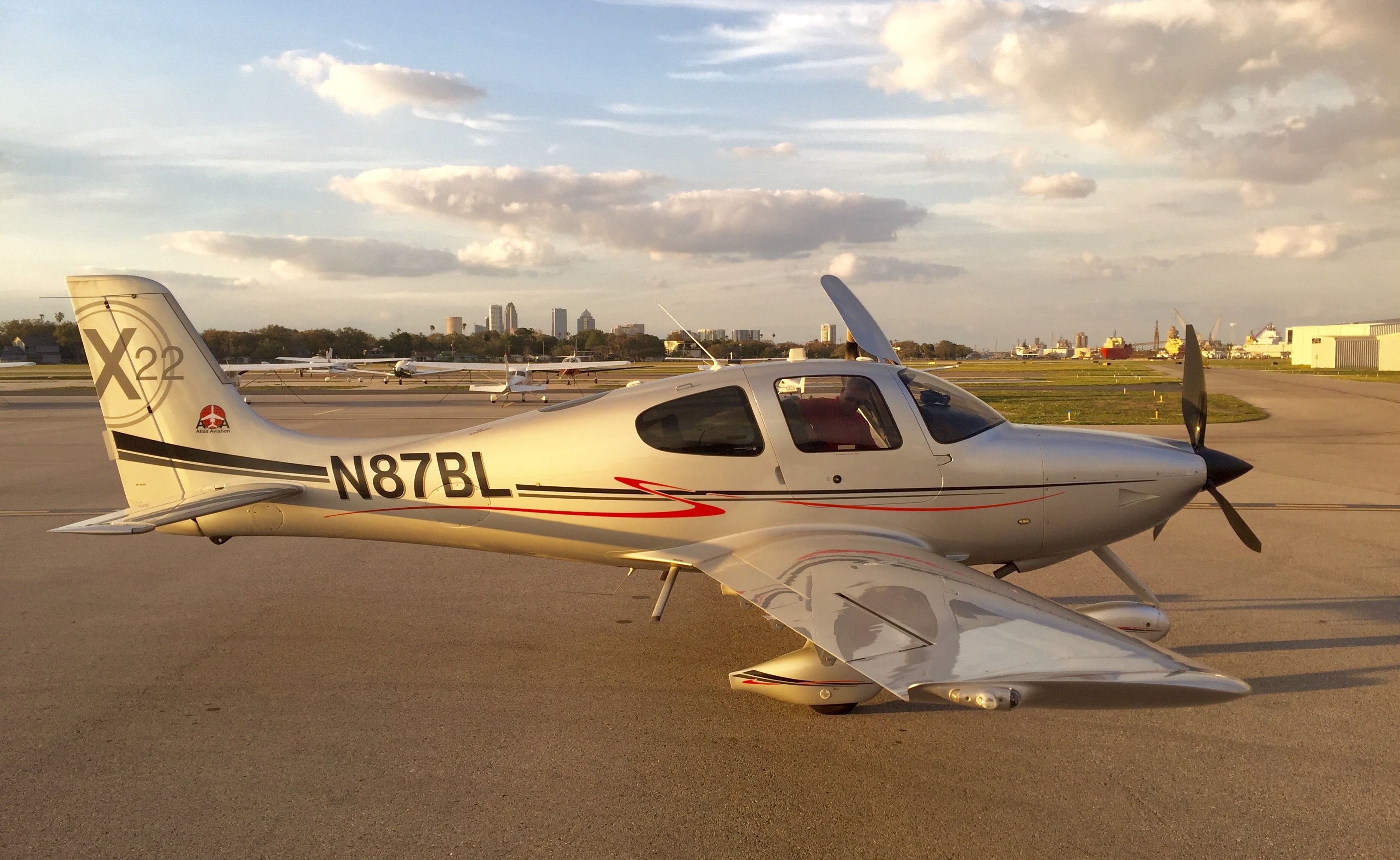 Cirrus SR-22 (N87BL)