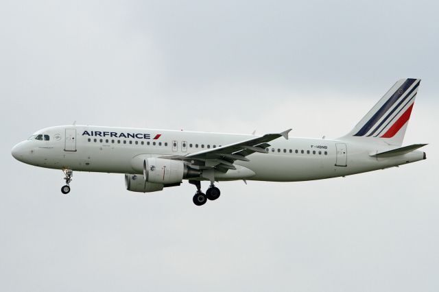 Airbus A320 (F-HBNB)