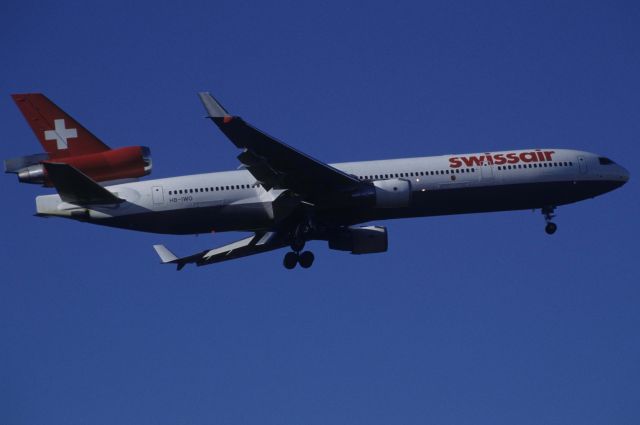 Boeing MD-11 (HB-IWO) - Final Approach to Narita Intl Airport Rwy34L on 1998/11/21