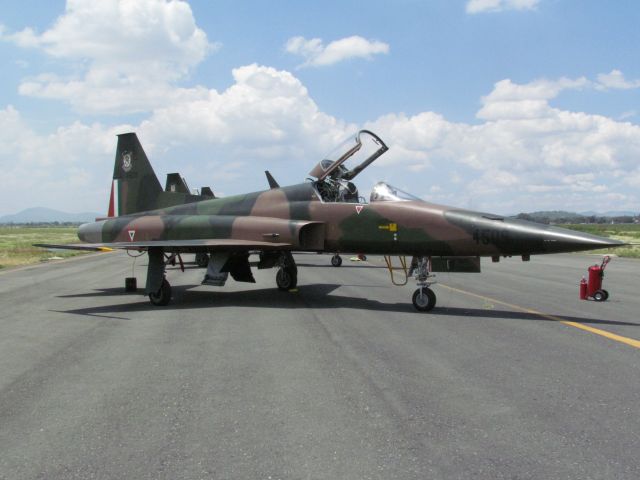 FAM4509 — - Un F-5E Tiger II en la Base Aerea de Santa Lucia, en exposición estatica durante el Espectaculo Aereo de La Gran Fuerza de México.