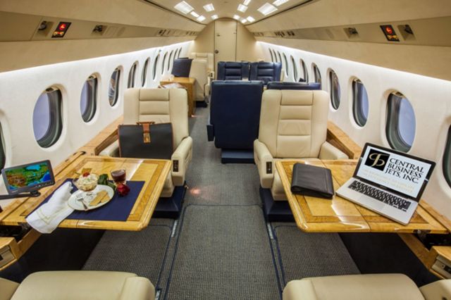 Dassault Falcon 900 (N860ST)