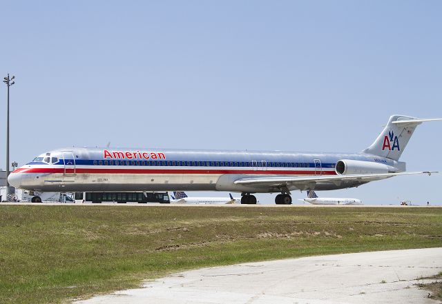 McDonnell Douglas MD-80 (N581AA)