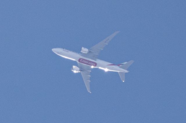 BOEING 777-200LR (A6-EFM) - Flew over my house enroute to IAH