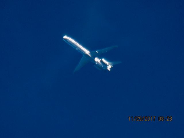 McDonnell Douglas MD-83 (N9677W)