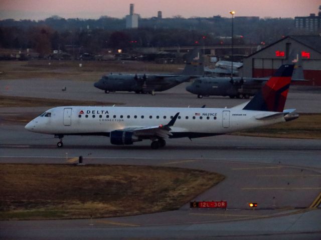 Embraer 170/175 (N629CZ)