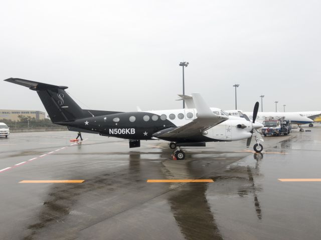 Beechcraft Super King Air 350 (N506KB) - At Tokyo Narita. 8 NOV 2017.