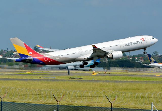 Airbus A330-300 (HL7794)