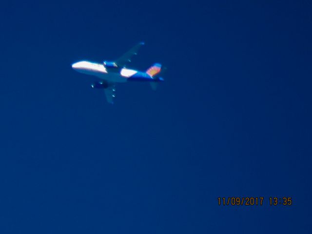 Airbus A319 (N330NV)