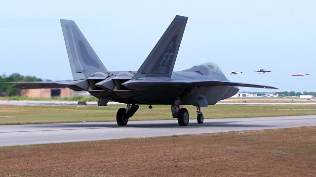 Lockheed F-22 Raptor —