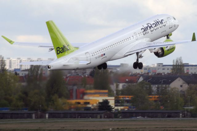 Airbus A220-300 (YL-CSA)