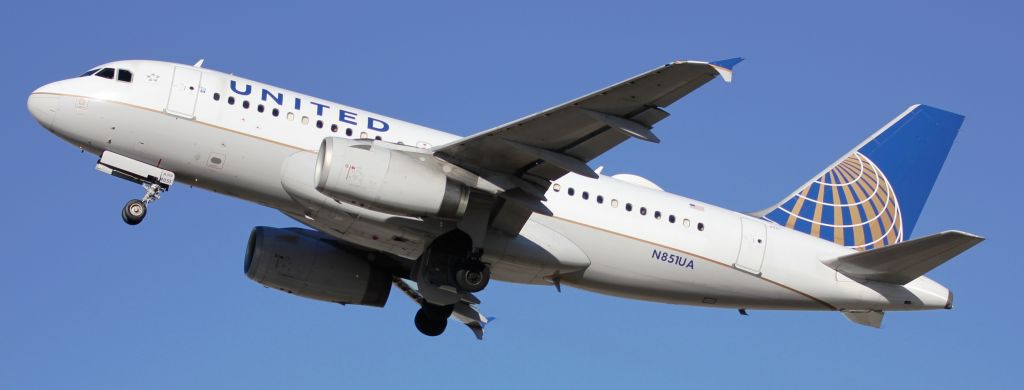 Airbus A319 (N851UA) - Departing 17R.