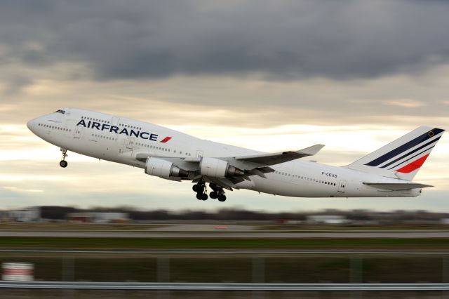 Boeing 747-400 (F-GEXB)