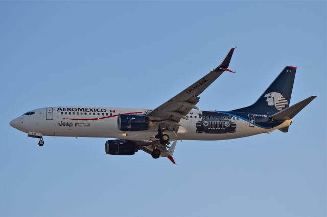 Boeing 737-800 (N845AM) - Boeing B737-852, N845AM, MSN 36706, of Aeromexico with JEEP promotional decal on approach to Mexico City International Airport (11/2018).