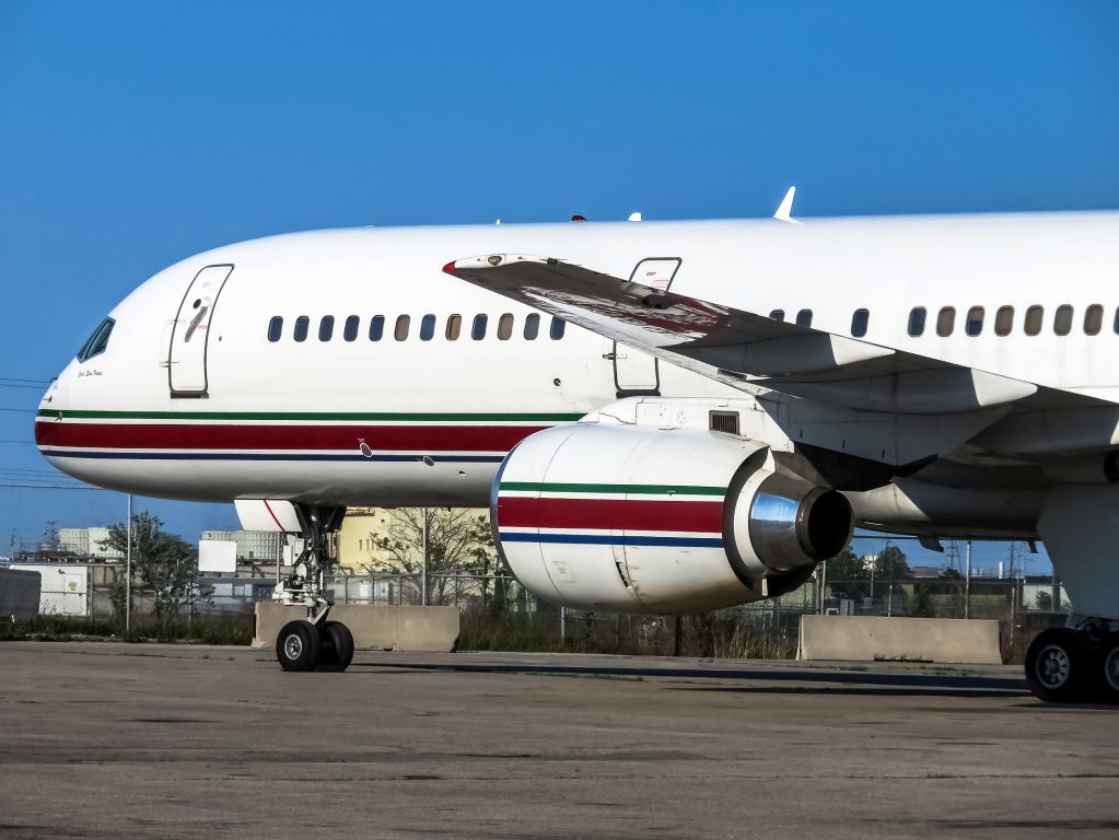 Boeing 757-200 (N757SS)