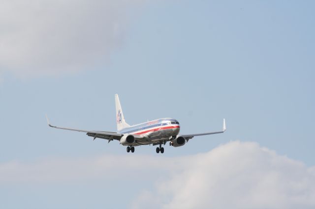 Boeing 737-800 —