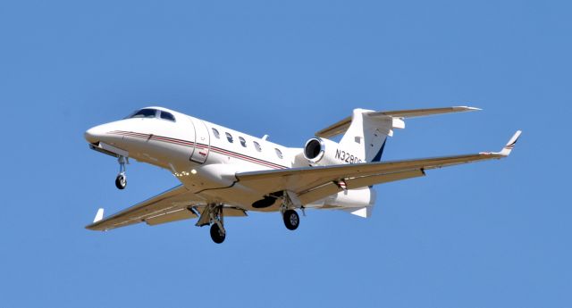 Embraer Phenom 300 (N328QS)