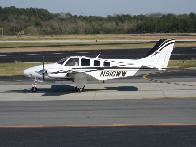 Beechcraft Baron (58) (N910WW)